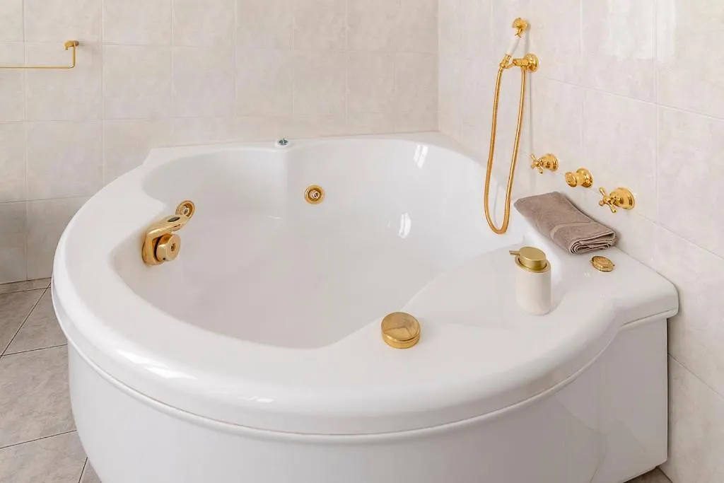 Rum i privatbostad Jacuzzi Suite Luxury Apartment Como